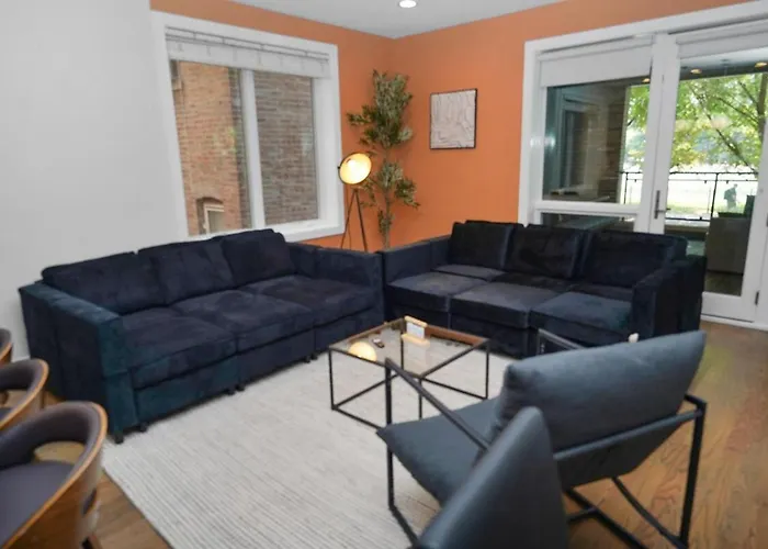Little Italy 5br With Optional Parking Apartment *