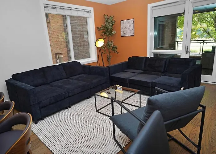 Apartment Little Italy 5br With Optional Parking *