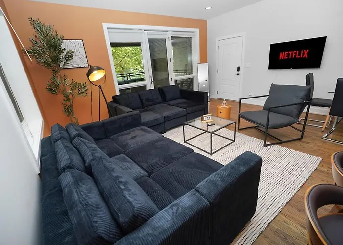 Little Italy 5br With Optional Parking Apartment Chicago