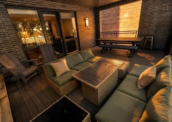 Little Italy 5br With Optional Parking * Chicago