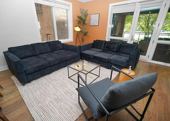 Little Italy 5br With Optional Parking Apartment *