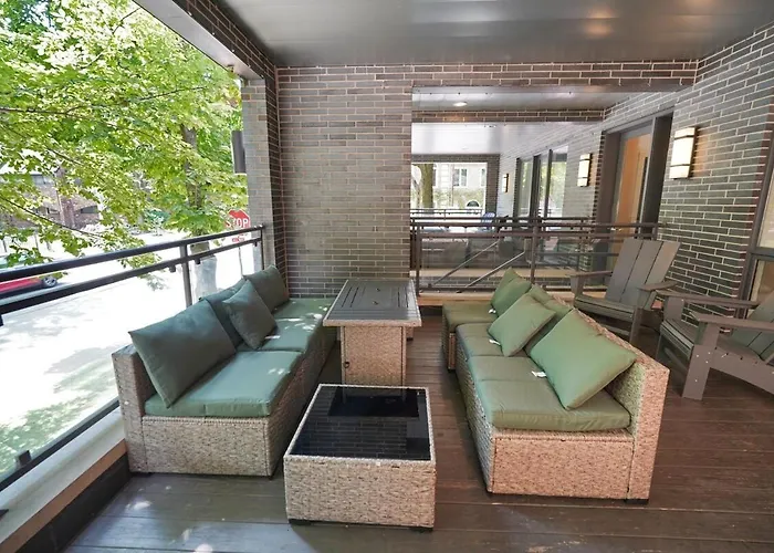 Apartment Little Italy 5br With Optional Parking *