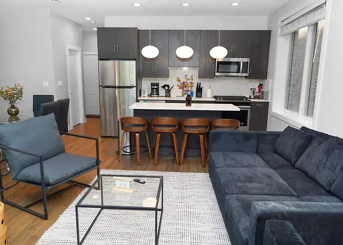 Little Italy 5br With Optional Parking *