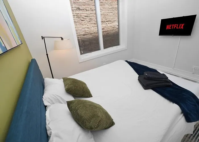 Little Italy 5br With Optional Parking * Chicago