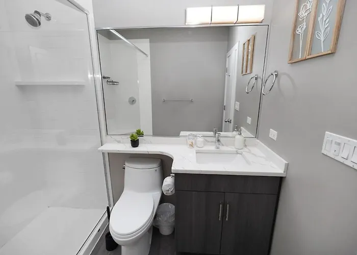 Apartment Little Italy 5br With Optional Parking *
