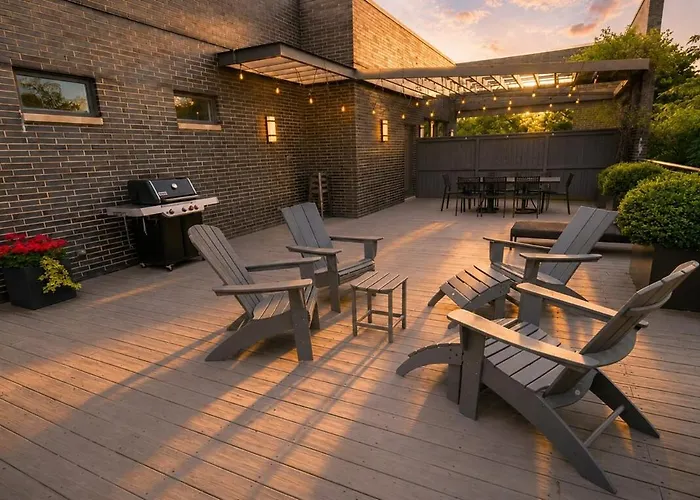 Apartment Little Italy 5br With Optional Parking Chicago