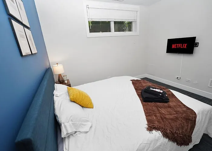 Little Italy 5br With Optional Parking