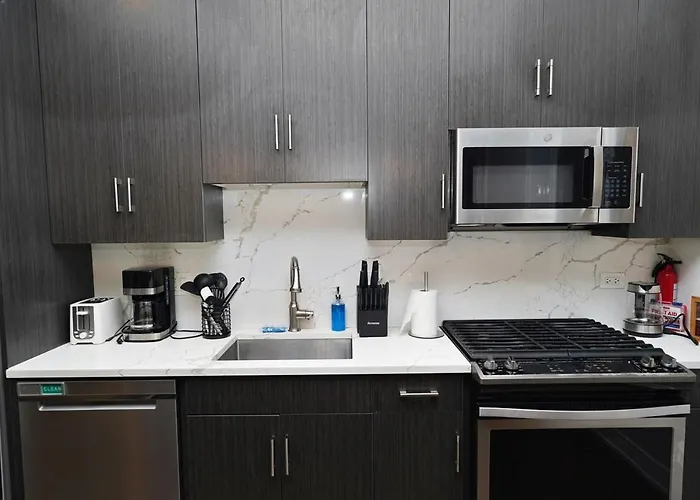 Little Italy 5br With Optional Parking