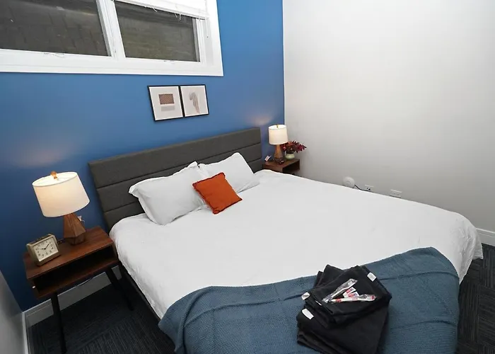 Little Italy 5br With Optional Parking
