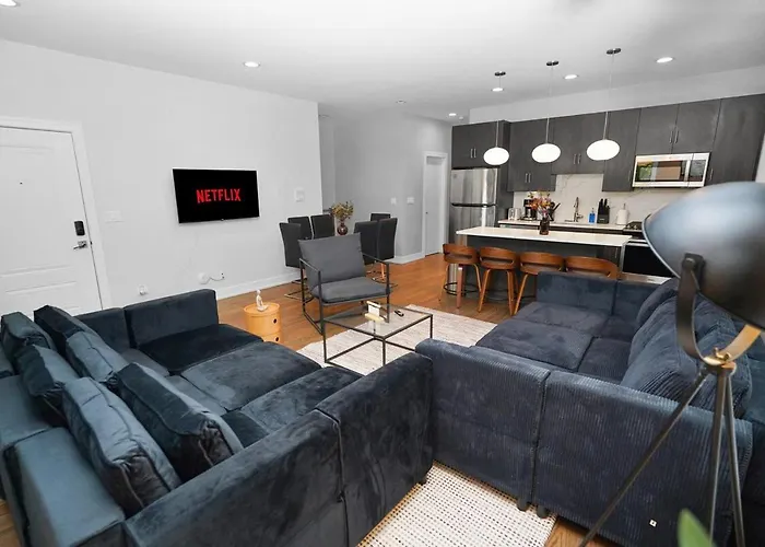 Little Italy 5br With Optional Parking * Chicago