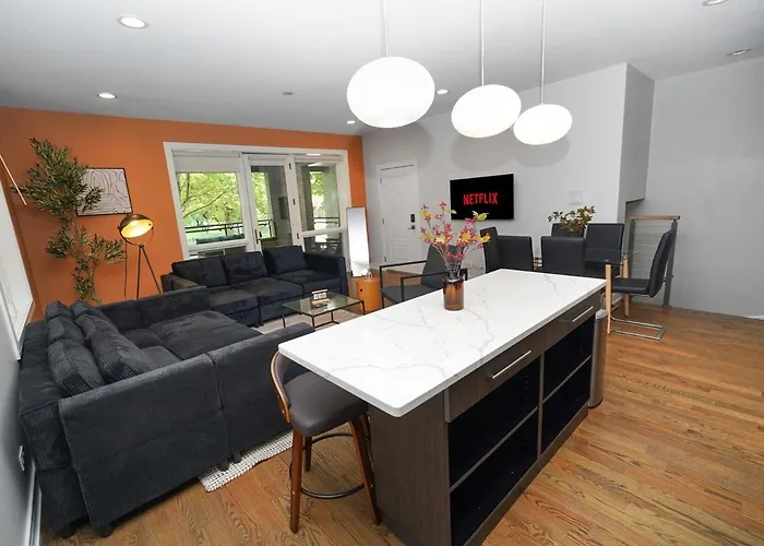 Little Italy 5br With Optional Parking