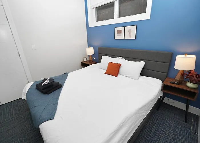Little Italy 5br With Optional Parking Apartment Chicago