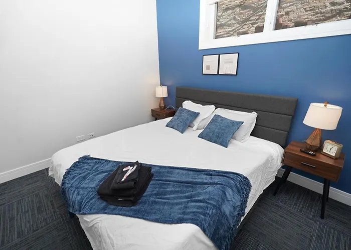 Little Italy 5br With Optional Parking *