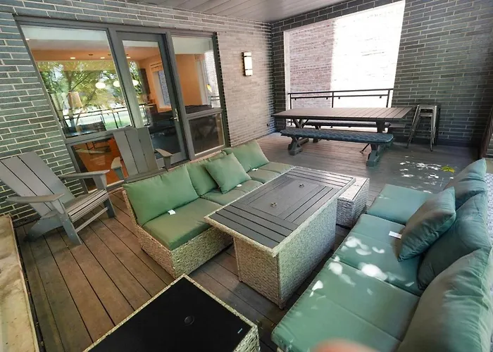 Little Italy 5br With Optional Parking Apartment *